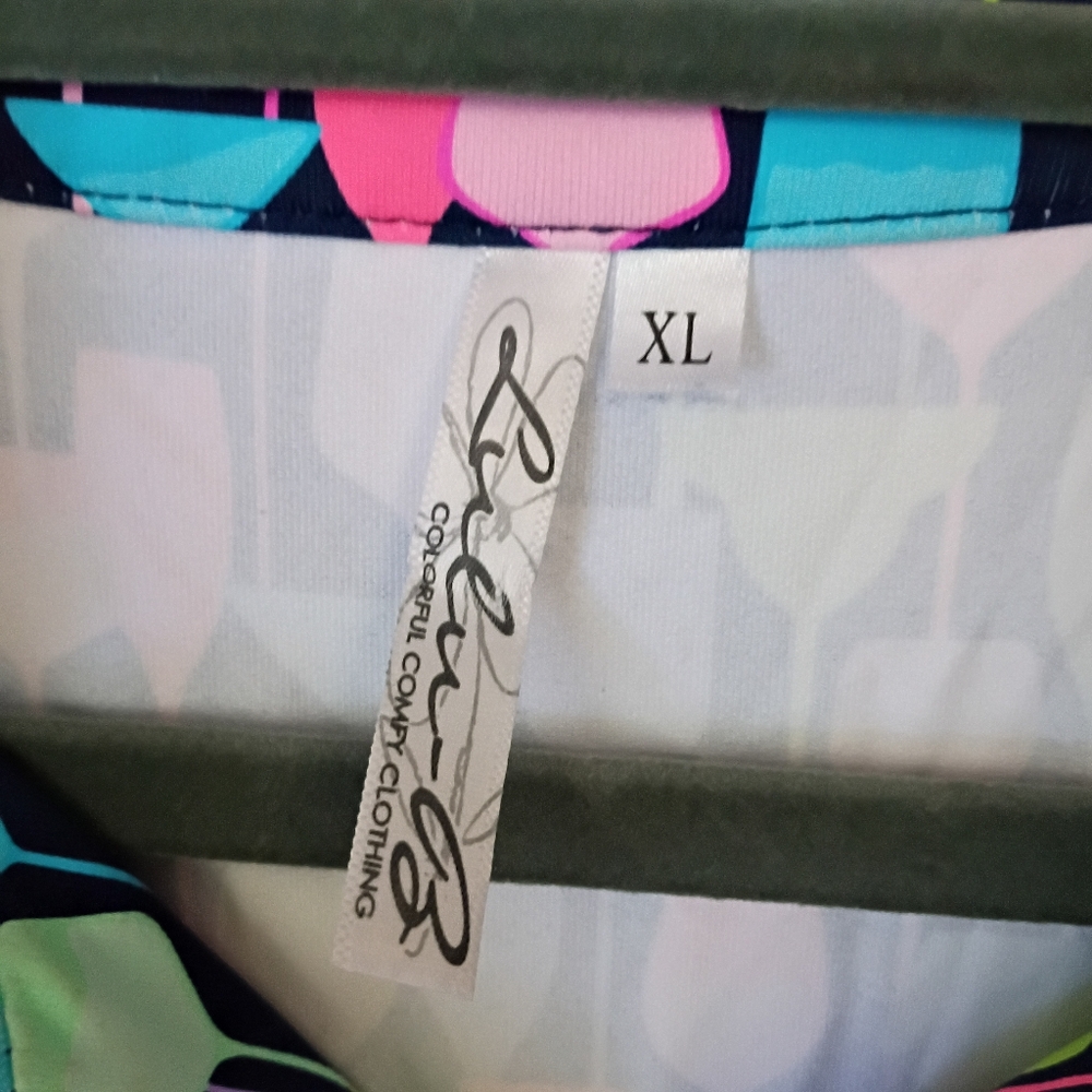 Colorful Short Sleeve Keyhole Top.Pit To Pit 23". Length 35"New No Tag - Picture 5 of 7